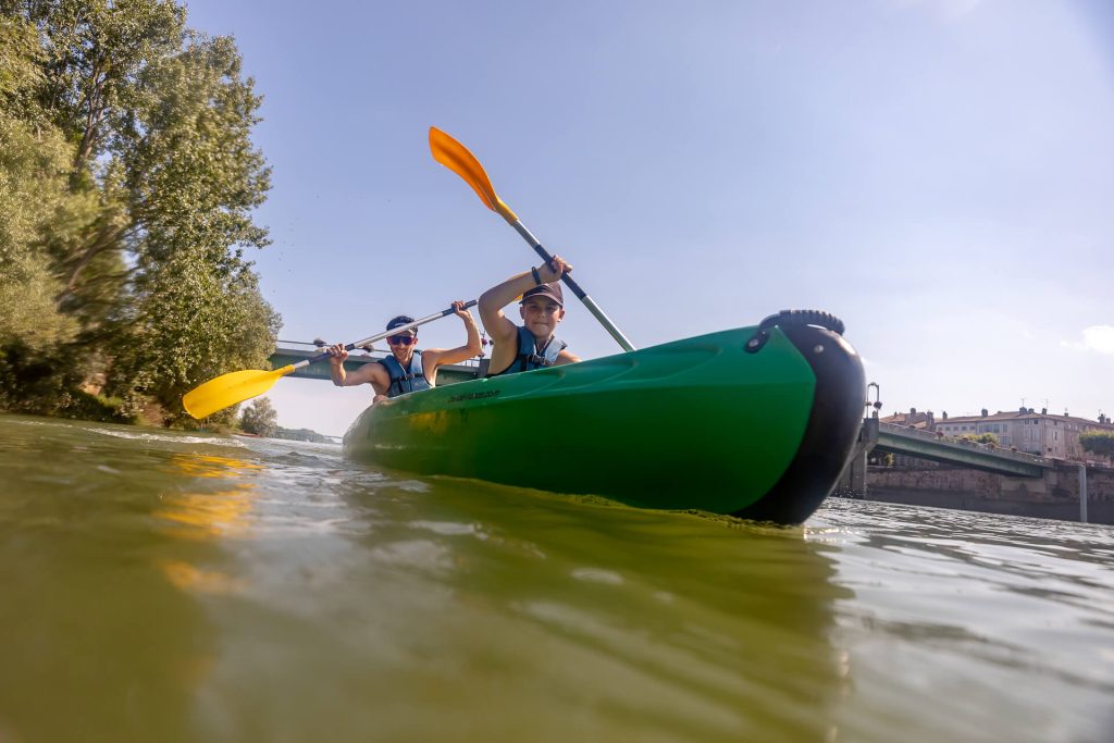 Canoë sur la Saône à Tournus, en Bourgogne du Sud