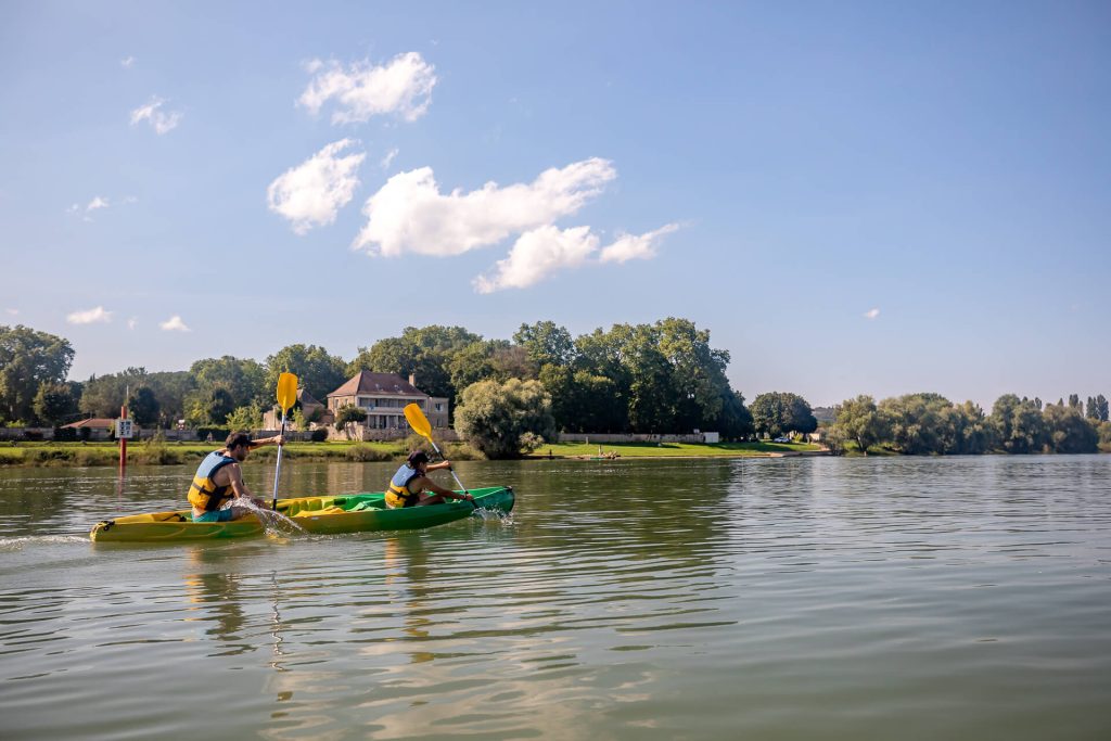 Canoë sur la Saône à Tournus, en Bourgogne du Sud