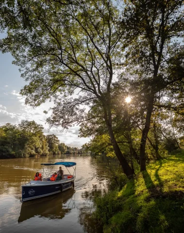 Autour de l'eau, balade en bateau en Bourgogne du Sud